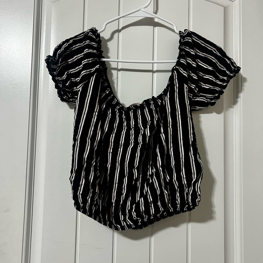 Francesca’s off the shoulder blouse - Picture 2 of 3